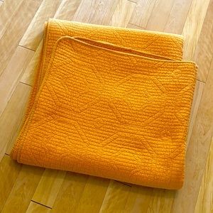 Gold quilt queen size